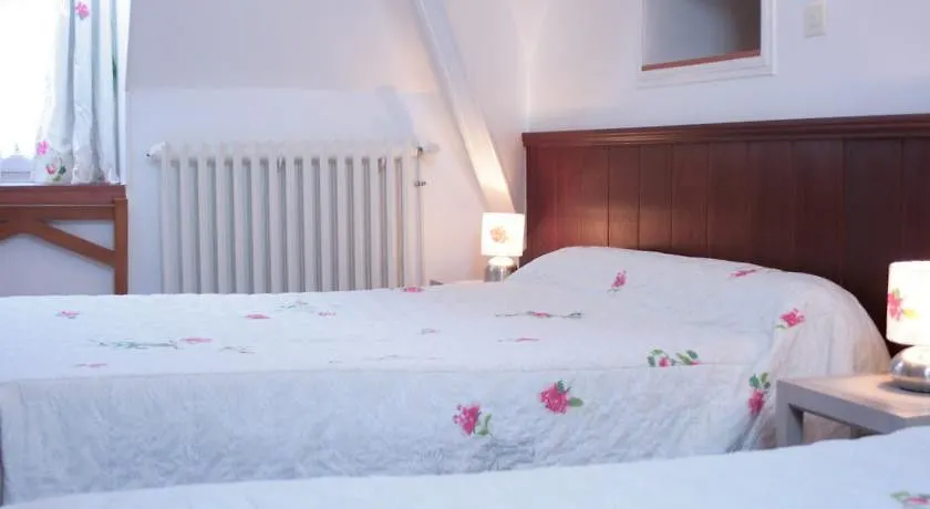 Hotel De Perros, The Originals Boutique  ペロス・ギレック